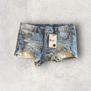 NWT A’2nd Light Wash Denim Shorts 🌼